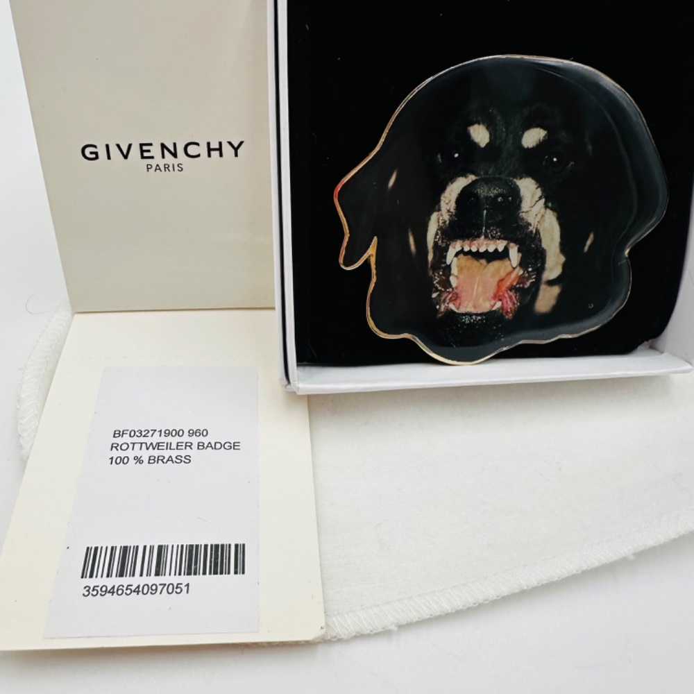 Givenchy Pin BNIB - Picture 3 of 7